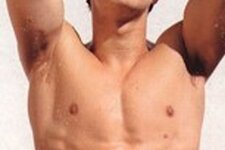 Mark-Wahlberg-Third-Nipple-900-600.jpg